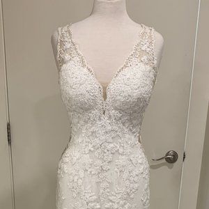 NEW, unaltered, ALL IVORY, Stella York #6933, wedding dress